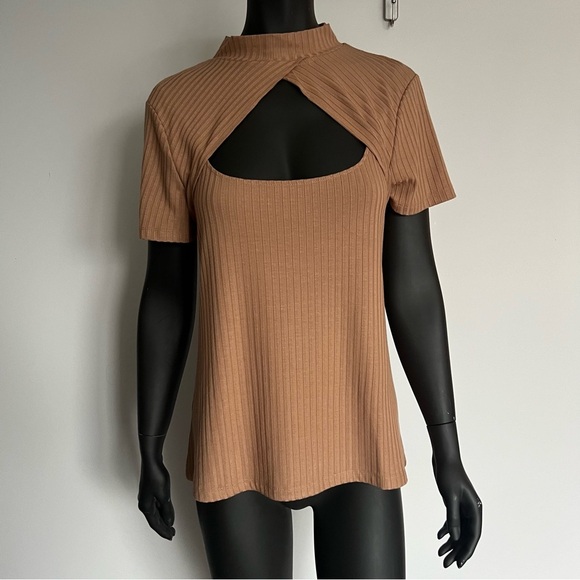 BCBGMAXAZRIA/ Womens Cut-Out Mock Neck T-Shirt - Picture 2 of 6